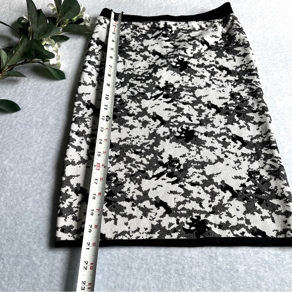 Forever 21 Sz Small Abstract Black & White Pencil Skirt - Picture 4 of 5